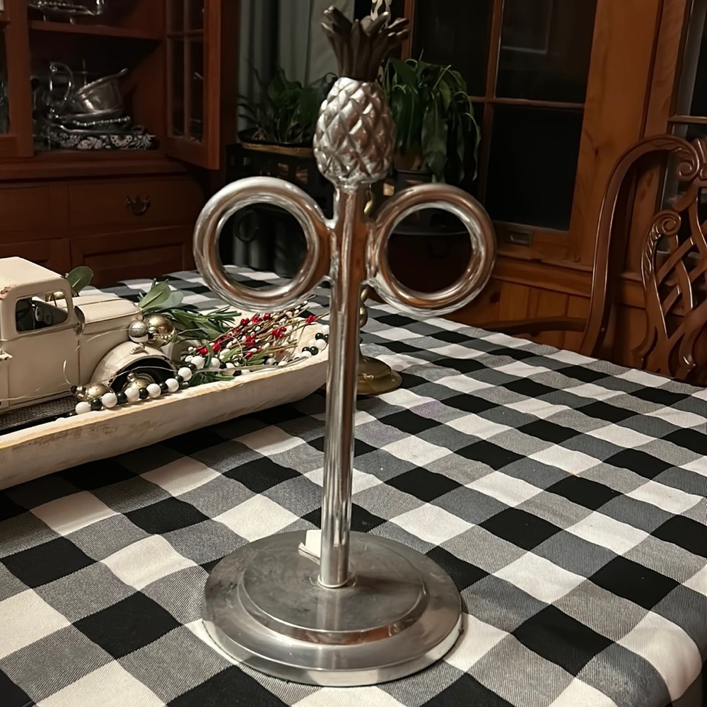 Pewter pineapple tea towel holder. Gorgeous on your bathroom or kitchen counter.